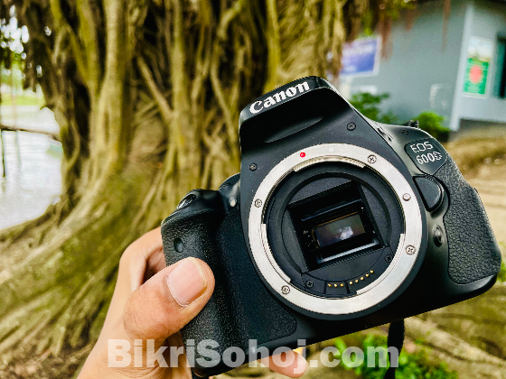 Canon 600D 75-300 zoom lence with box ✅